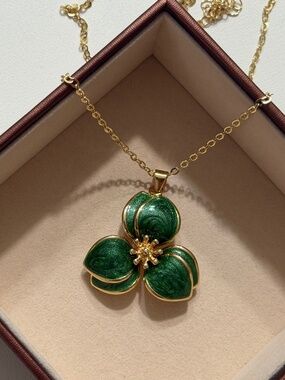 Golden Green 3-Petal Flower Oil Dripping Enamel Pendant Necklace